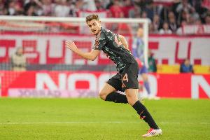 受伤被换下！斯坦尼西奇：一切都很好，我能够继续出场比赛