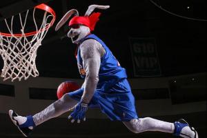 东部冠军25周年庆！前76人吉祥物极速兔子“嘻哈”将在新赛季回归