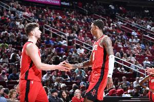 阿里纳斯：火箭的阵容太豪华了 除了超大阵容还能摆申京打5的五外