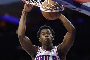 贾巴里-沃克：埃奇库姆沉着冷静这种特质不一般 他学东西特别快