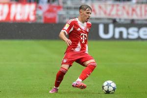 17岁242天！卡尔超越穆西亚拉，成为拜仁队史欧冠最年轻进球者