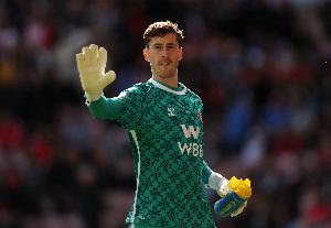 22岁黑猫门将罗夫斯本赛季33次扑救是英超最多，扑救成功率列第2