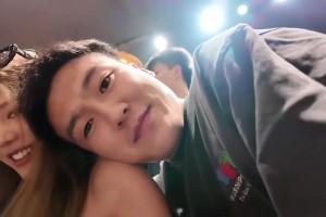 CBA选妃这一块！黄荣奇女友很标致，两人也非常恩爱