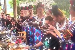 林书豪去年在贵州体验了一把“高山流水”，给豪哥都整害羞了🙈