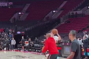 杨瀚森赛前有干扰三分练习，命中率还需提升呀😂