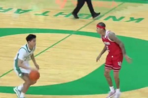 太帅了！王俊杰在NCAA季前赛上演惊艳一条龙滞空上篮！